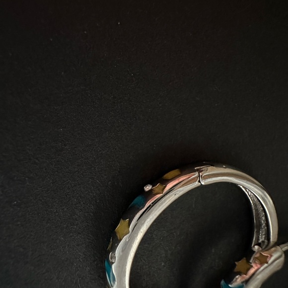 925 Sterling Silver Glow In The Dark Moon & Star Hoop Earrings - Picture 10 of 12